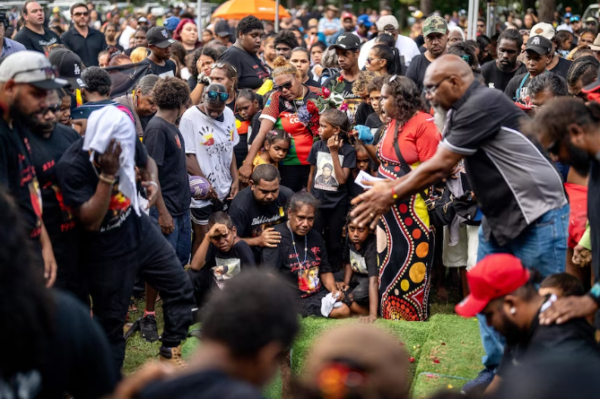 Members of the community at Aubrey Donahue's funeral. (ABC News: Michael Lloyd)