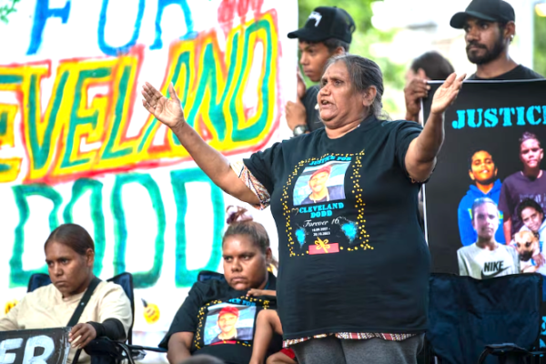 Cleveland's grandmother Glenda Mippy addressed the rally yesterday. (ABC News: Andrew O'Connor)