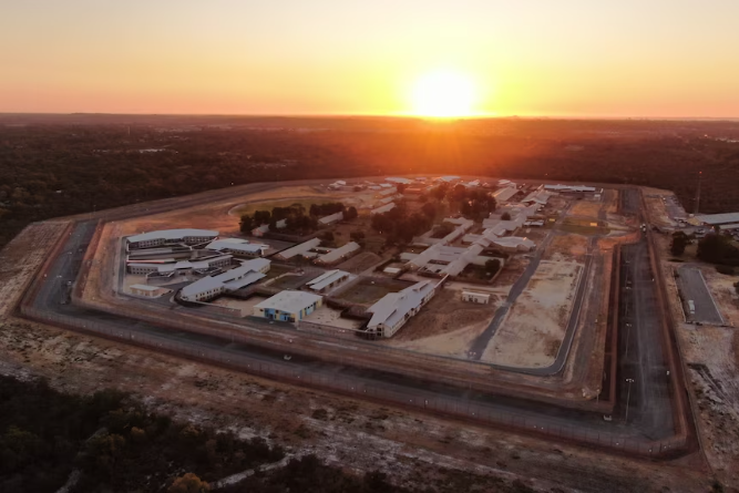 Authorities say detainees are monitored closely during hot weather. (ABC News: Mitchell Edgar)