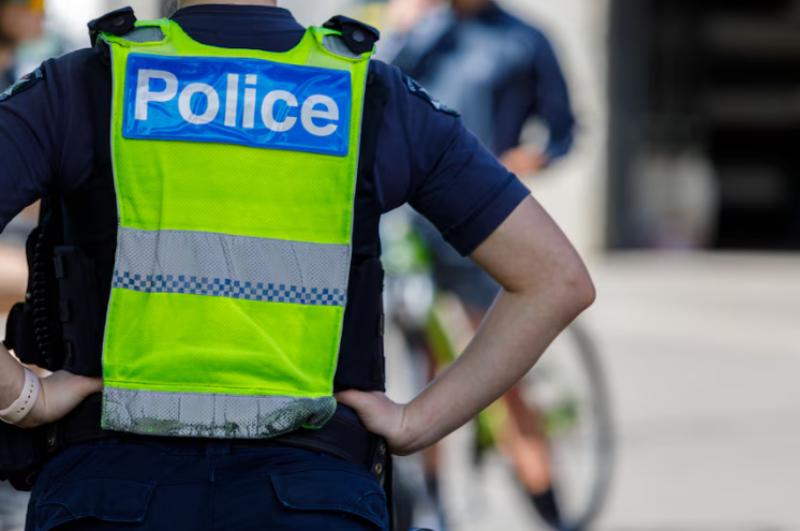police-say-patch-prohibited Police forces in some Australian jurisdictions prohibit the display of the Thin Blue Line flag. (ABC News: Danielle Bonica)